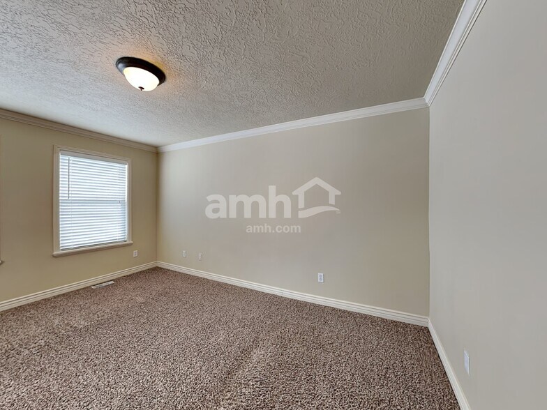 Building Photo - 1245 E 640 S