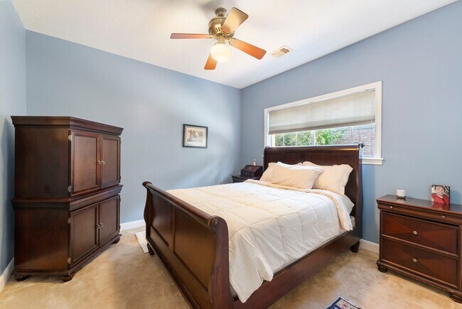 Building Photo - 11 Hornsilver Pl