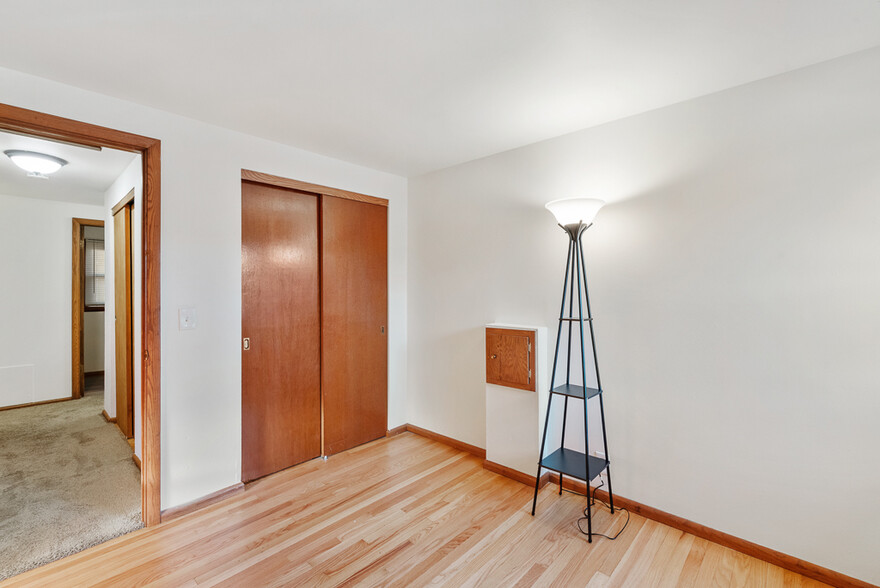 Building Photo - 11635 W Diane Dr