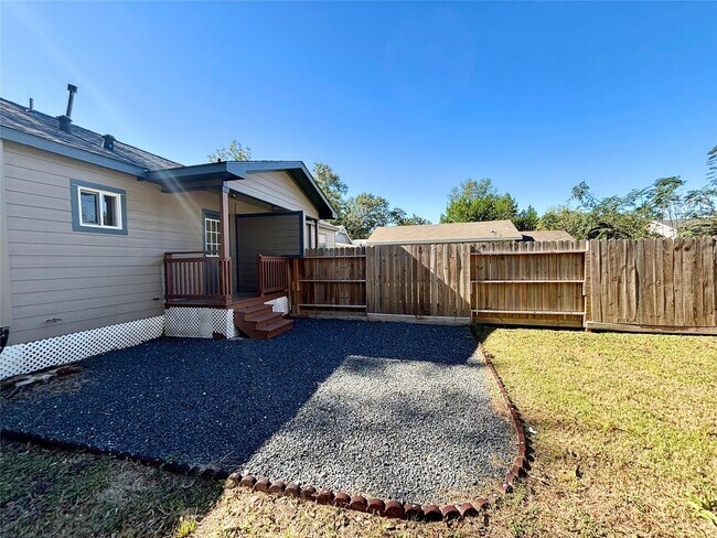 Building Photo - 406 McPhail St