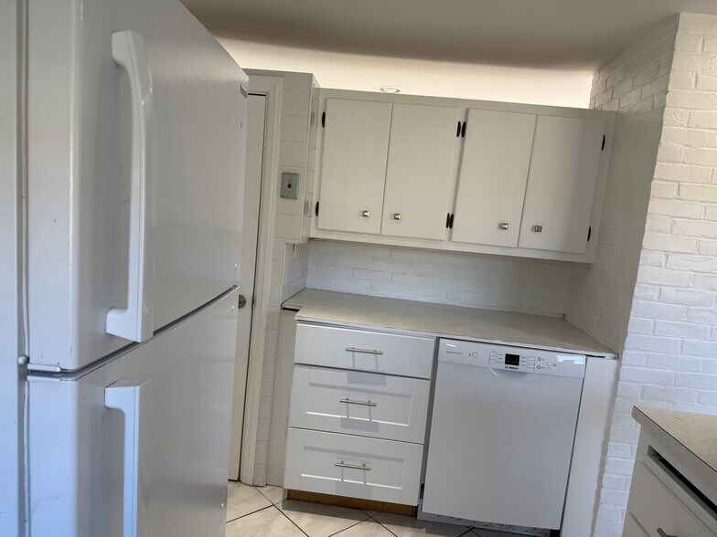 Building Photo - 165 Haverhill Ave