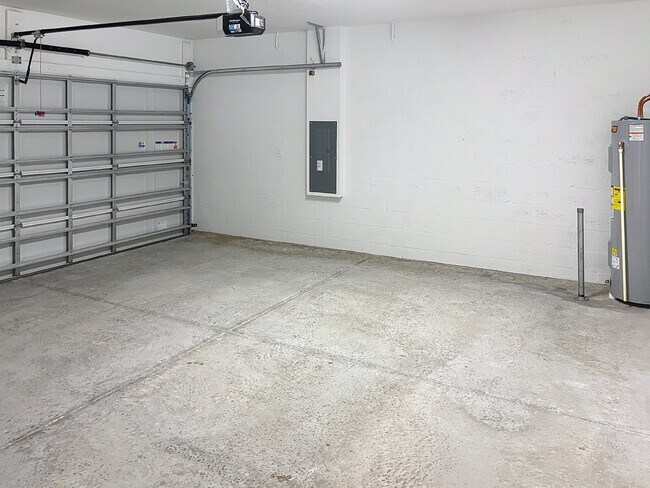 Building Photo - 8438 Blue Wave Ln E