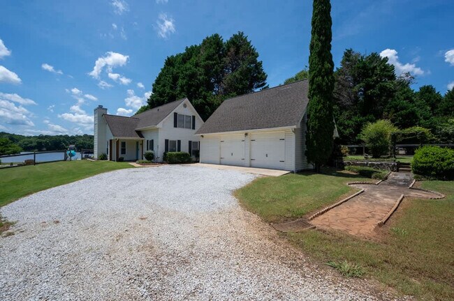 Building Photo - 138 Lake Dr