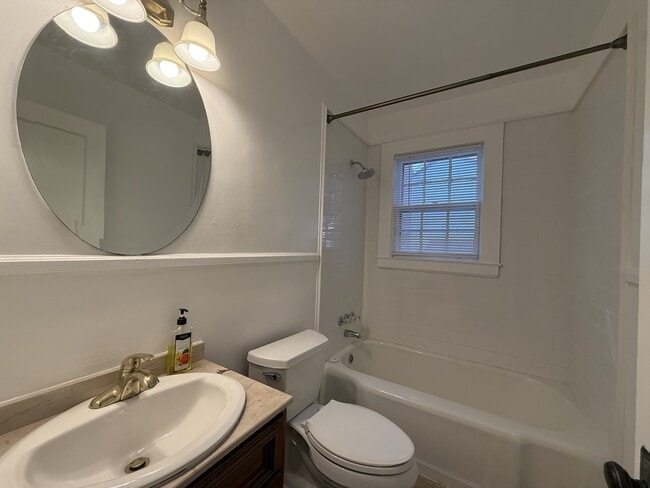 Building Photo - 1025 Druid Cir