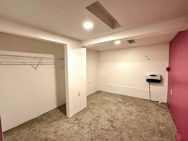 Building Photo - Spacious 1-Bedroom Home with Expansive Living Space