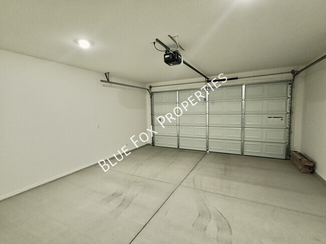 Building Photo - 9251 N Peridot Vis Ave