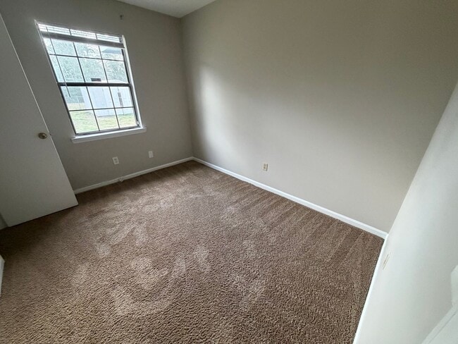 Building Photo - Ridgewood Subdivision Gem: 3-Bedroom Home with Fenced Yard.