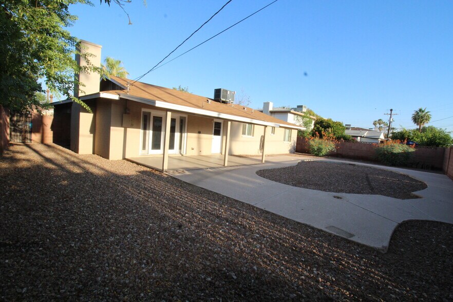 Building Photo - 2417 S Newberry Rd