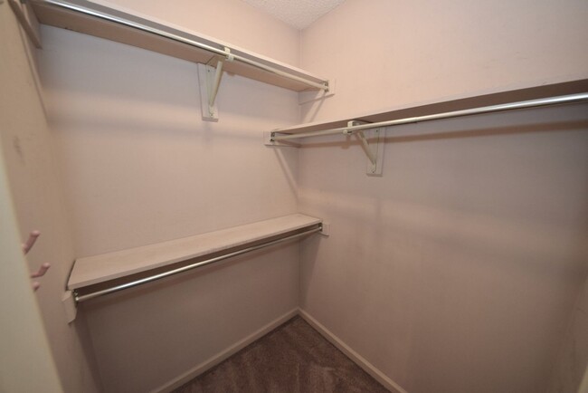 Building Photo - Very nice 3 bed 2 bath home near E. Holmes...