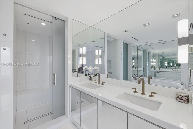 Building Photo - 6899 Collins Ave