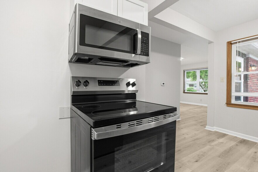 Building Photo - 4612 Rookwood Ave