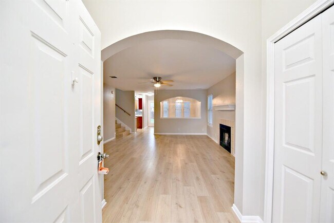 Building Photo - 610 Sparkling Brook Ln