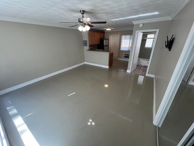 Building Photo - 2809 Middle River Dr