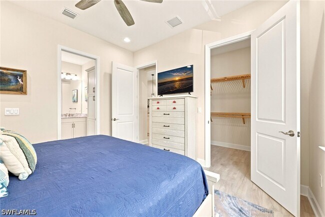 Building Photo - 7239 Saona CT