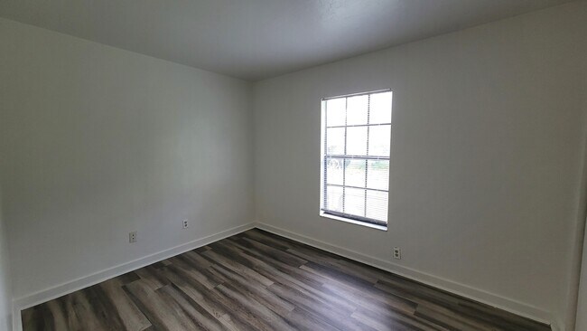 Building Photo - 5808 NW 25th Terrace