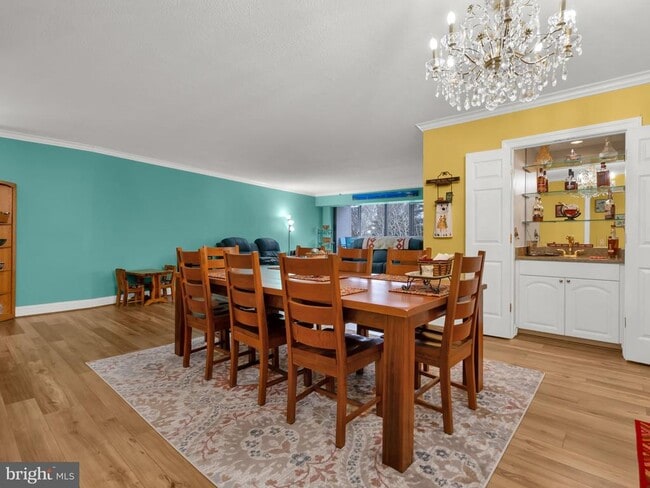 Building Photo - 1300 Crystal Dr