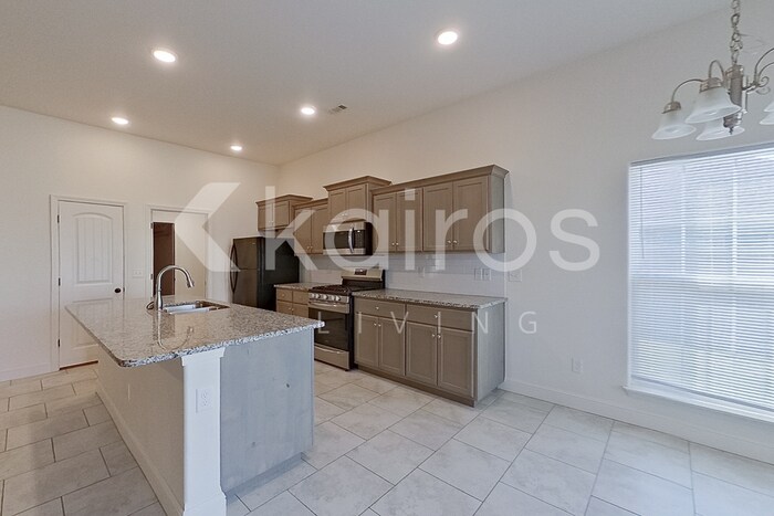 Building Photo - 109 Pin Oak St