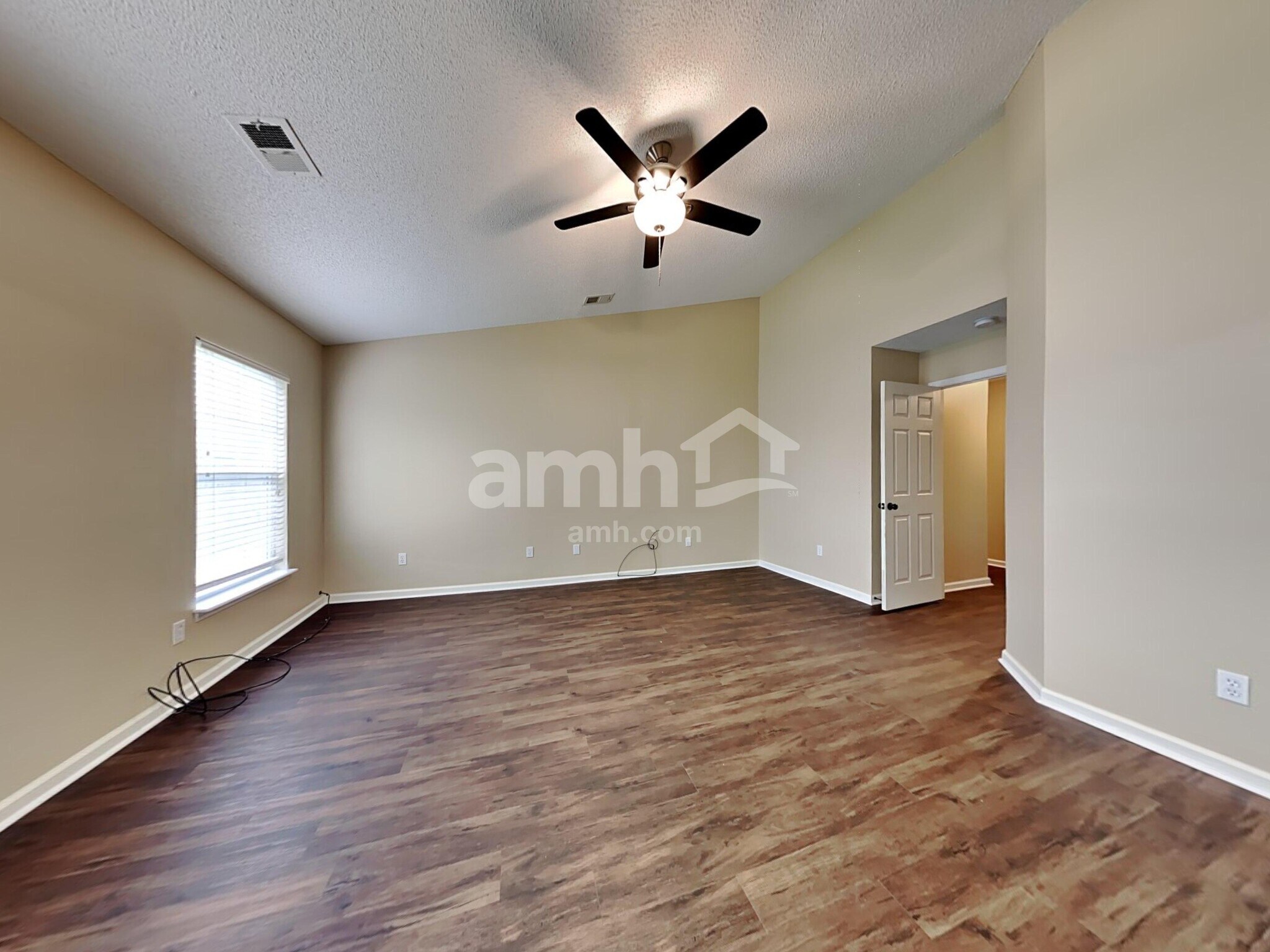 Building Photo - 304 S Port Dr