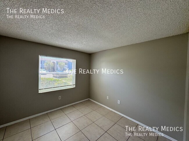 Building Photo - 2543 N Alafaya Trail