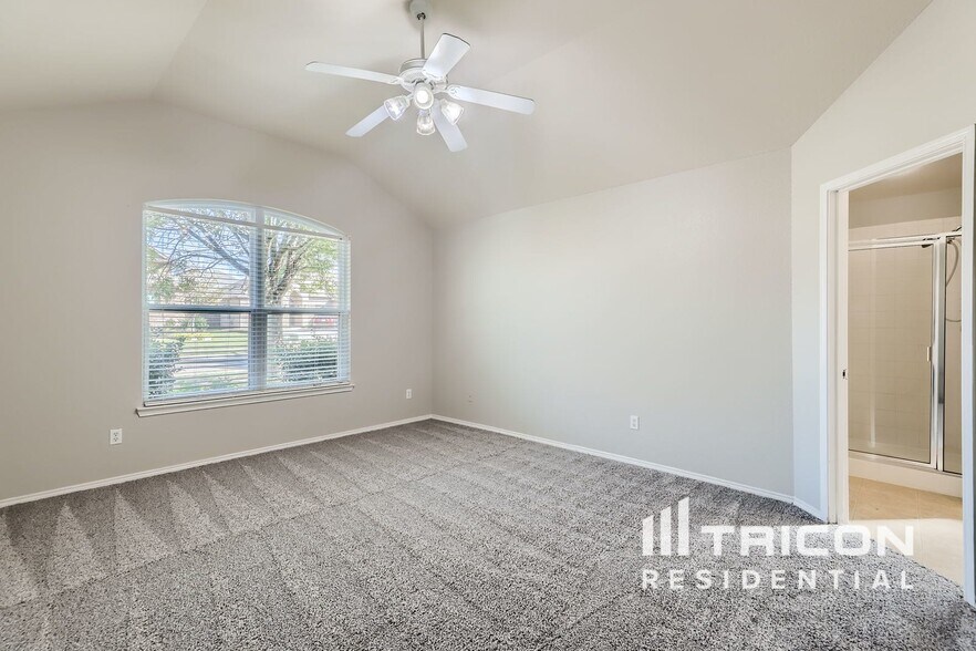 Building Photo - 522 Golden Bell Dr