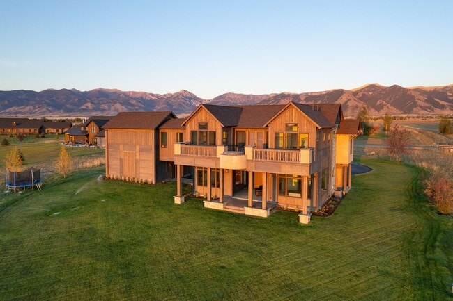 Building Photo - One of a Kind Custom Built Home for Rent in Gallatin Valley!