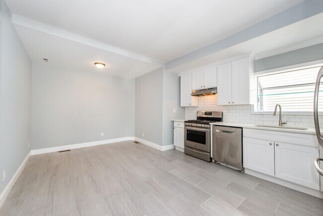 Building Photo - 894 AVENUE C