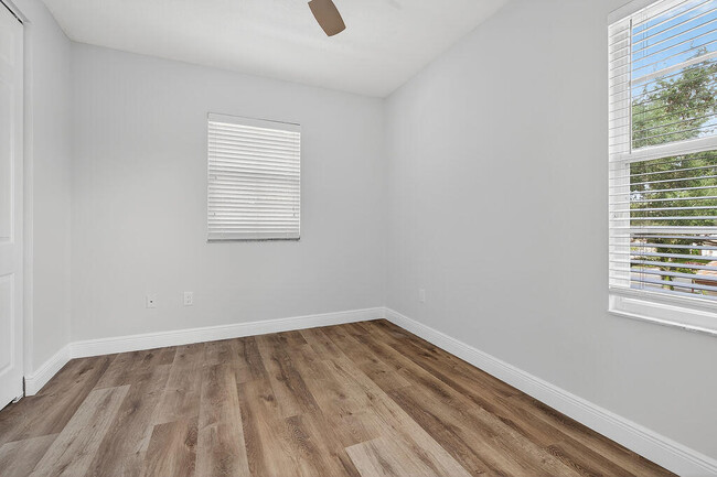 Building Photo - 318 September St