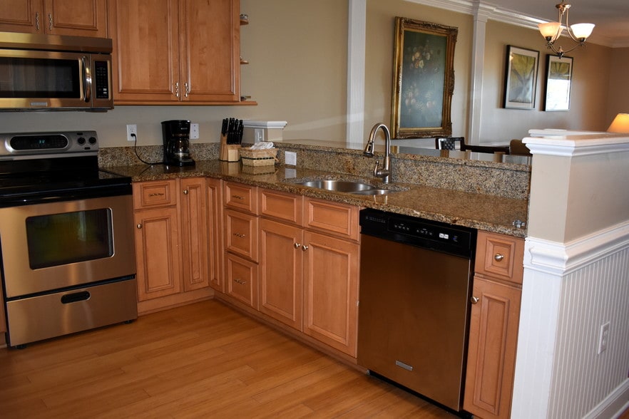 fully equipped kitchen - 3 15th St
