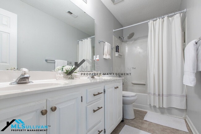 Building Photo - 208 Standish Dr