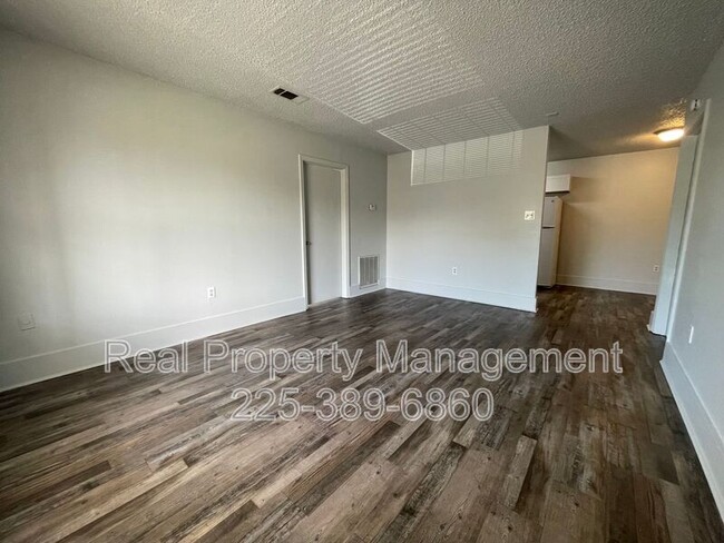 Building Photo - 1005 Shilo St