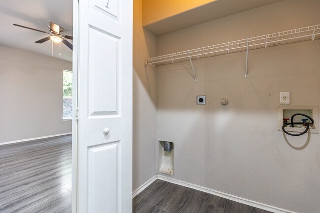 Building Photo - 6106 Briscoe Leaf