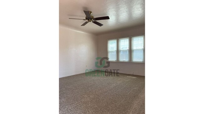 Building Photo - Charming 2 Bedroom Home Available Near Dow...