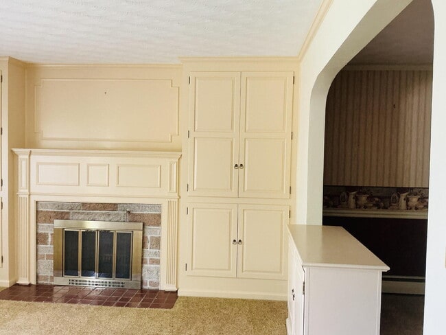Building Photo - "Charming 3-Bedroom Home with 2 Full Baths...