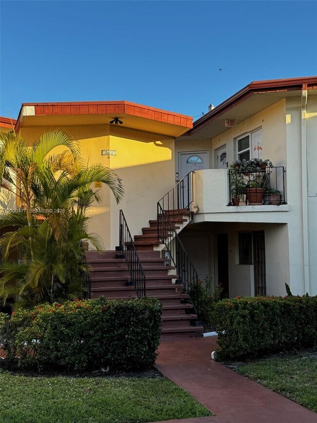 Building Photo - 1601 NE Miami Gardens Dr