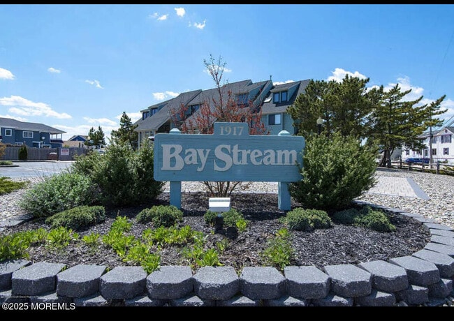 Primary Photo - 1917 Bay Blvd