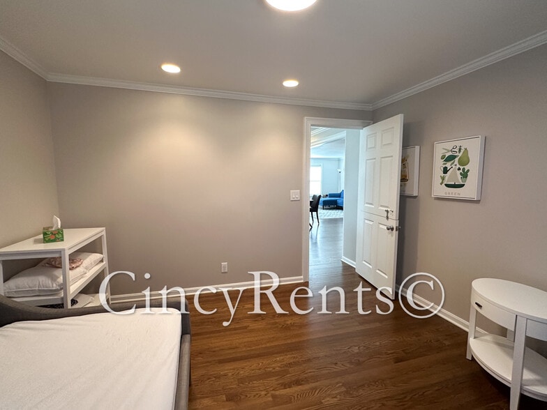 Building Photo - 3684 Ashworth Dr