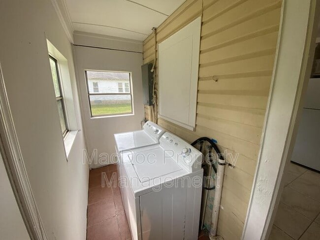 Building Photo - 309 3rd St