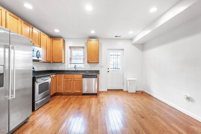 Building Photo - Beautiful 3 BR/1.5 BA Townhome in Langston!