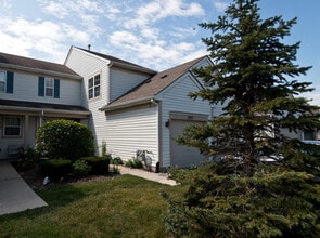 Building Photo - 2927 White Thorn Cir