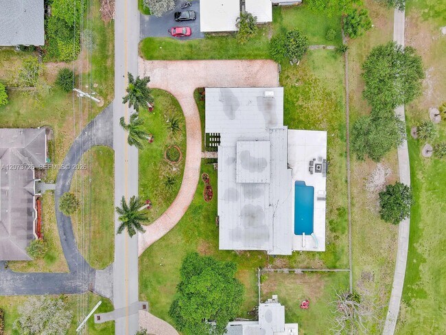 Building Photo - 621 E Tropical Way