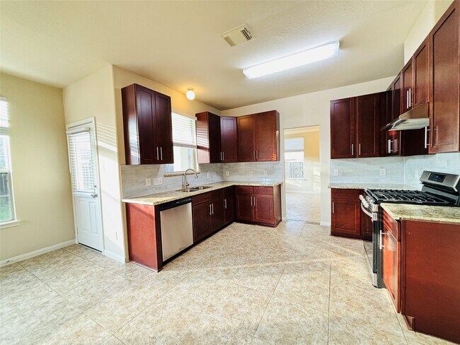 Building Photo - 16318 Bettong Ct