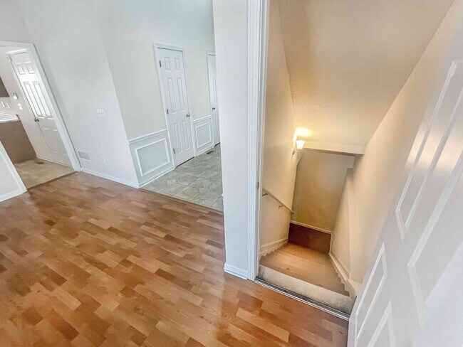 Building Photo - Alpharetta - 3BR - Finished Basement!