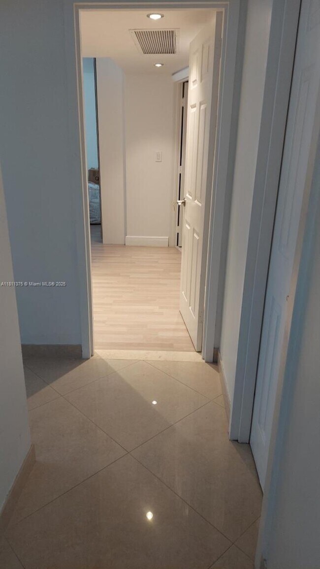 Building Photo - 3140 S Ocean Dr