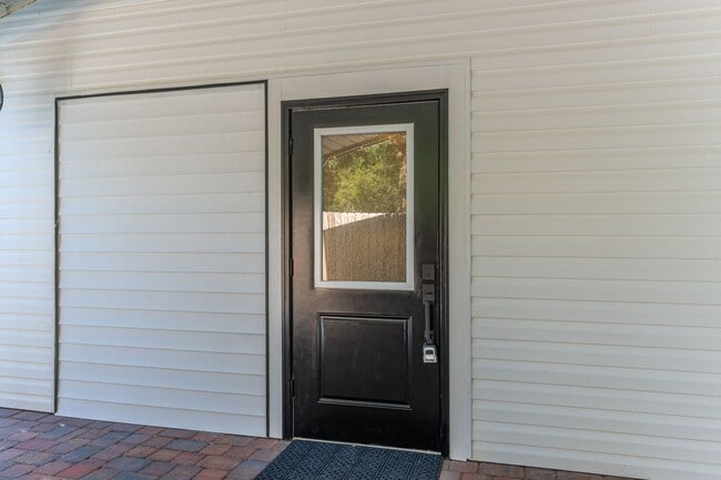 Building Photo - Peaceful Retreat! Just minutes from Niceville!