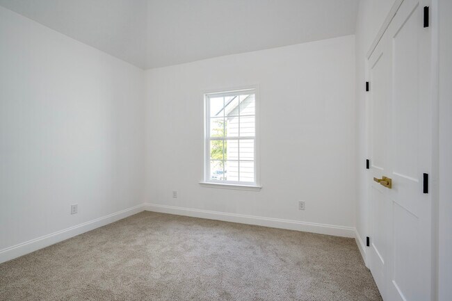 Building Photo - 412 Riley Ln