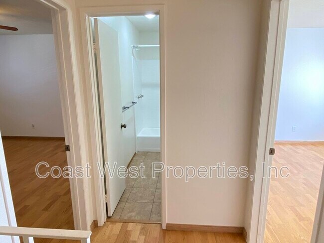 Building Photo - 1280 Goshen St