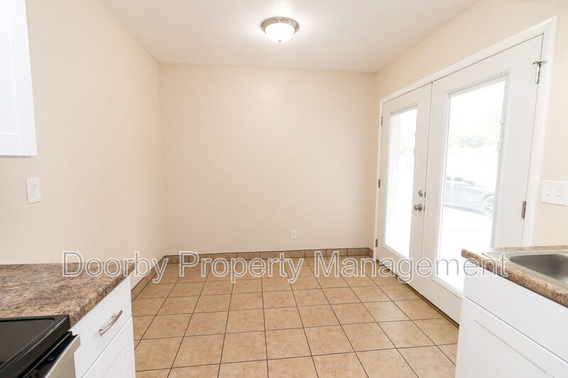Building Photo - 3101 Ellis Ave