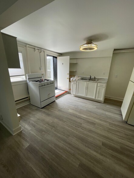 Kitchen - 2129 Lincoln Ave