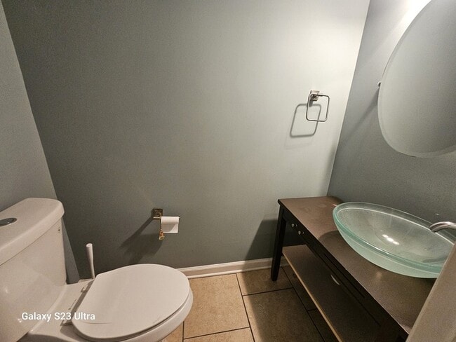 Building Photo - 615 Lilly Ln