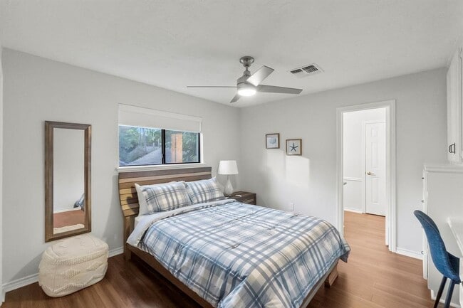 Building Photo - 122 E Placid Hill Cir